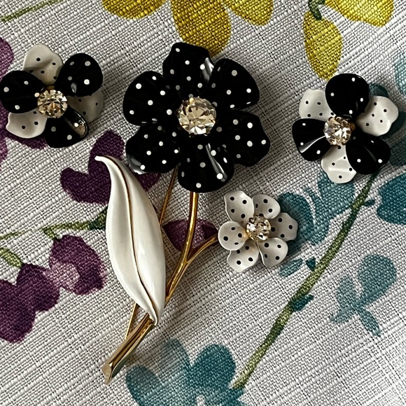 Avon Jewelry - Avon Brooch Set